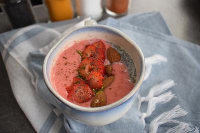 Pudding de chia, fraises et amandes